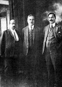فارس الخوري مع الوزراء الوطنيين في حكومة الداماد، حسني البرازي ولطفي الحفار.