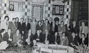 ألفة الإدلبي يوم تأسيس جمعية أصدقاء دمشق سنة 1976. من أرشيف موقع التاريخ السوري.