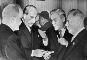 الرئيس القوتلي مع قادة الاتحاد السوفيتي سنة 1956.