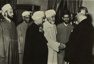 الشيخ مكي الكتاني مع الرئيس شكري القوتلي سنة 1956.
