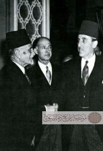 سعد الله الجابري مع الرئيس شكري القوتلي والرئيس هاشم الأتاسي في عيد الجلاء سنة 1946.
