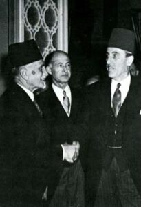 سعد الله الجابري مع الرئيس شكري القوتلي والرئيس هاشم الأتاسي في عيد الجلاء سنة 1946.