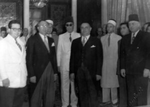 محسن البرازي مع الرئيس حسني الزعيم في القصر الجمهوري سنة 1949.