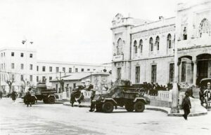 دبابات حسني الزعيم على مدخل محطة الحجاز يوم 29 آذار 1949.
