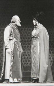 في دور الملك لير سنة 1976.