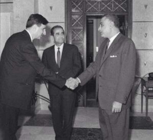 شوكت شقير وكمال جنبلاط في الستينيات بضيافة الرئيس عبد الناصر في مصر.