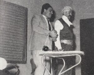 مع عبد اللطيف فتحي في مسرحية حرامي غضب عنو سنة 1958.