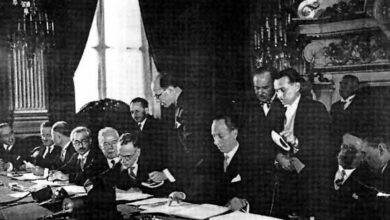 توقيع معاهدة عام 1936 في مبنى وزارة الخارجية بباريس.
